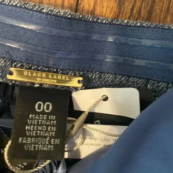 CHICO’S - NWT Black Label - Twill Chambray Strapless Jumpsuit/Romper (00) Size 2 - Picture 7 of 11
